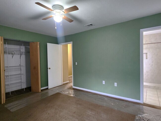 Building Photo - FOR RENT 2 bed 2.5 bath townhome