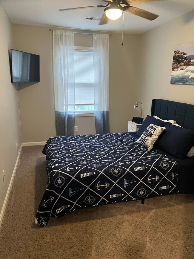 Building Photo - FULLY FURNISHED - Just steps to the beach! PERFECT FOR TRAVELING PROFESSIONALS!