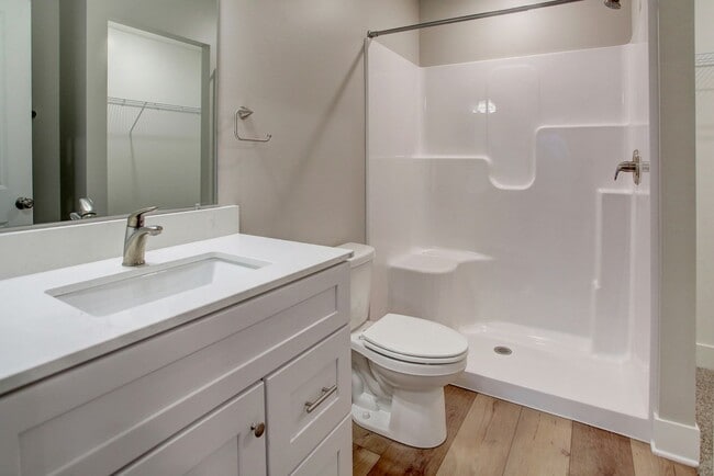 Building Photo - Three Bedroom Townhome