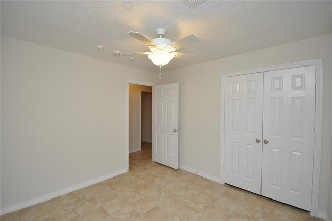 Building Photo - 15631 Fox Springs Dr