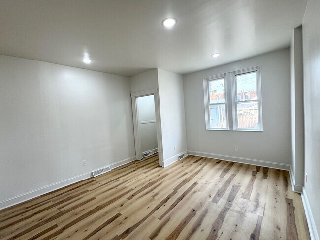 Building Photo - 3 Bedroom Semi-Detached Home