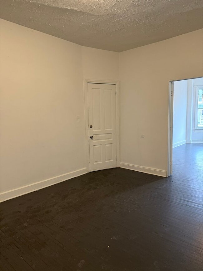 Building Photo - 269 W Cottage Pl