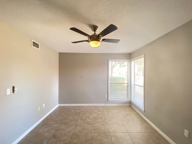 Building Photo - Winter Park Villas! Full Sail/Winter Park 2/2 condo available now!