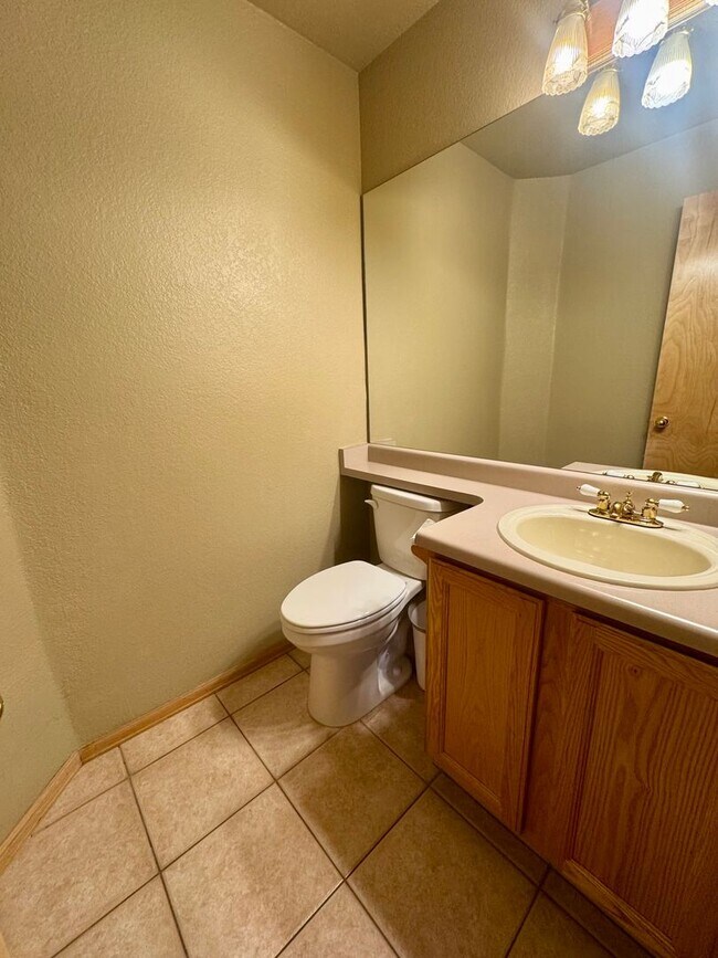 Building Photo - Gorgeous 4 bedroom with Loft and 3 car gar...