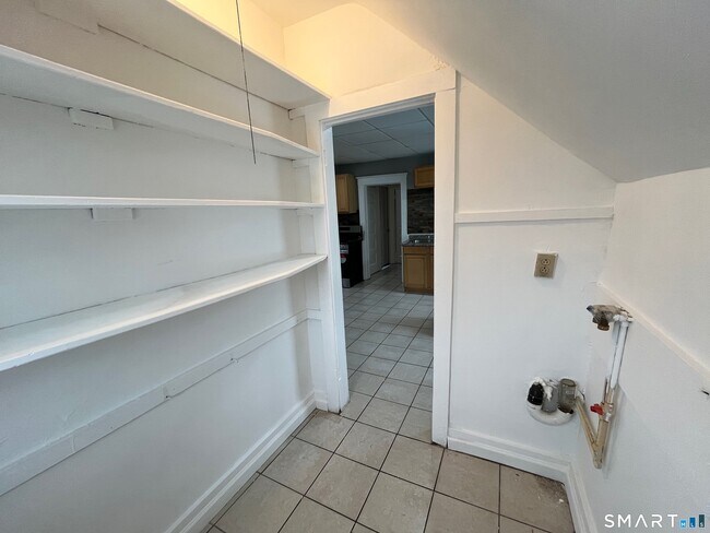 Building Photo - 146 Black Rock Ave