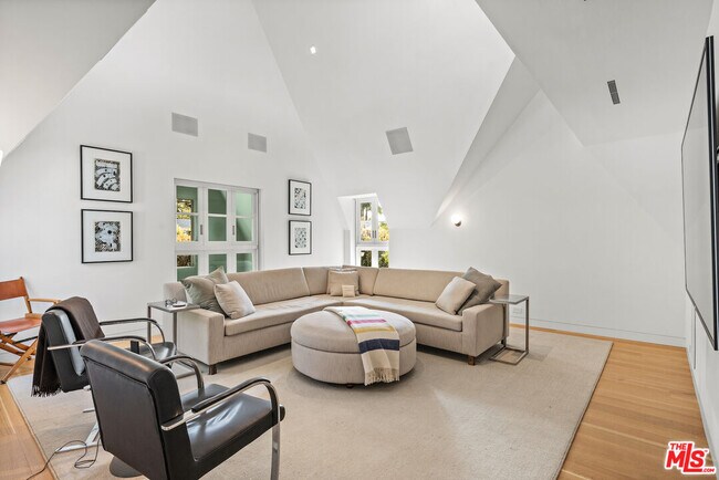 Building Photo - 165 Mabery Rd