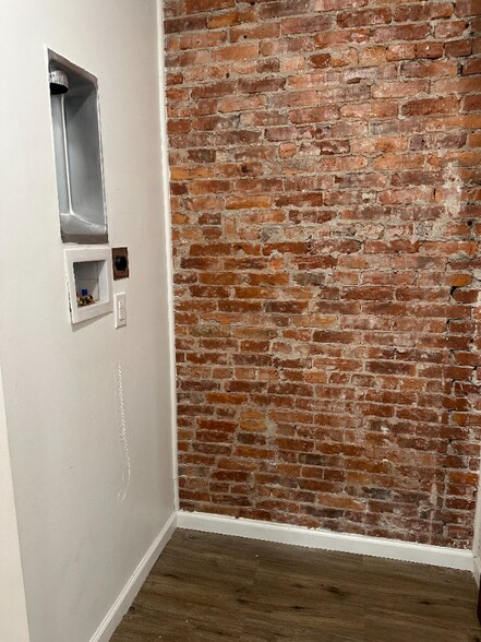 Building Photo - 5320 Kershaw St