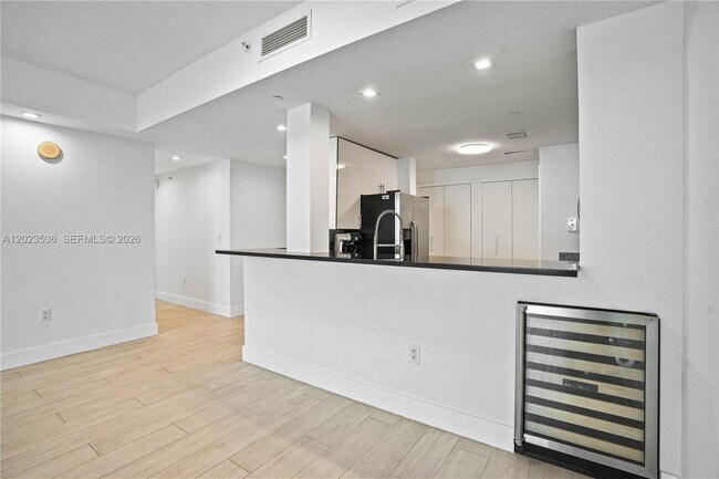 Building Photo - 2101 Brickell Ave