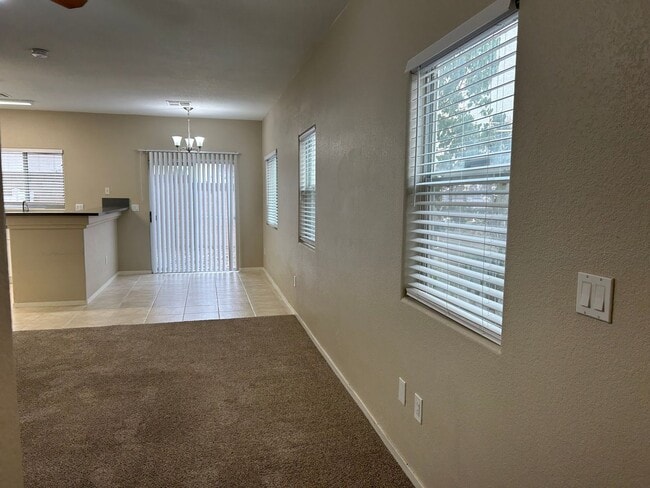 Building Photo - 2 story townhome in Mountains Edge