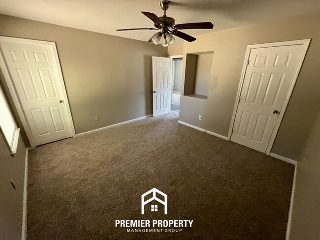 Building Photo - 4847 Daphne Rd