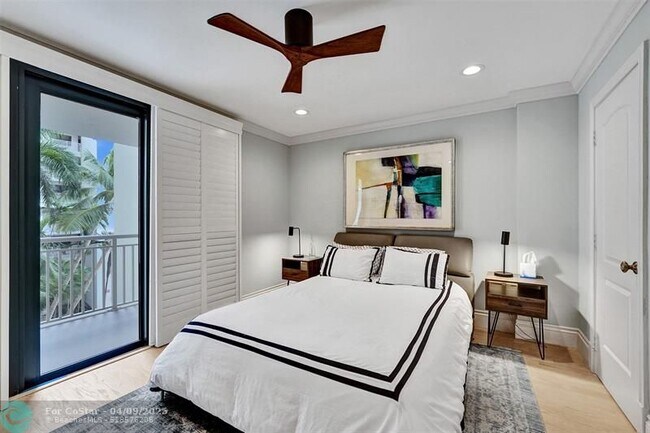 Building Photo - 3100 NE 48th St