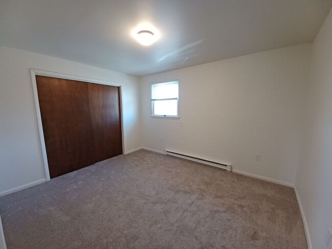 Building Photo - 2 Bedroom 1 Bathroom Apartment in Elizabethtown!