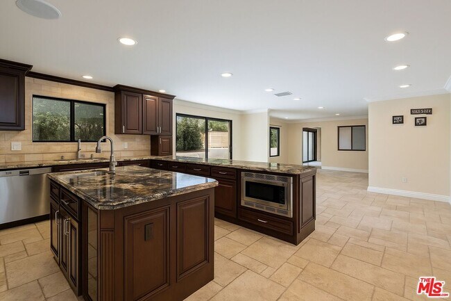 Building Photo - 5515 Ruthwood Dr