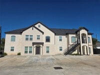 Building Photo - 7823 Gladstone St