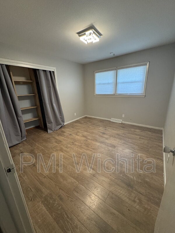 Building Photo - 840 N Waddington Ave