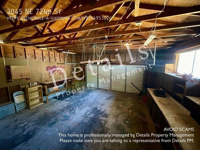 Building Photo - 3045 NE 72nd St