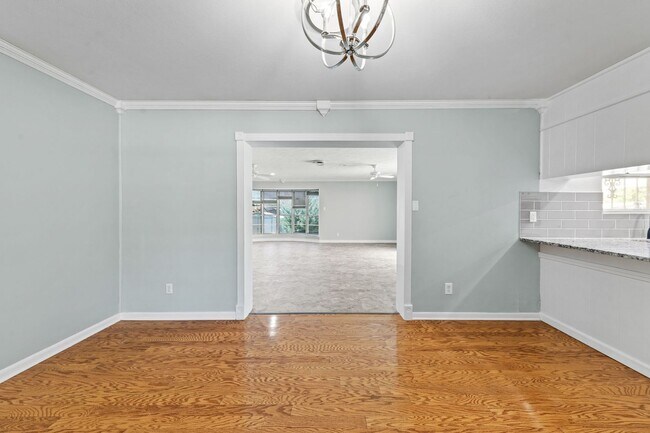 Building Photo - Available NOW!!!! Renovated Kitchen and Ba...