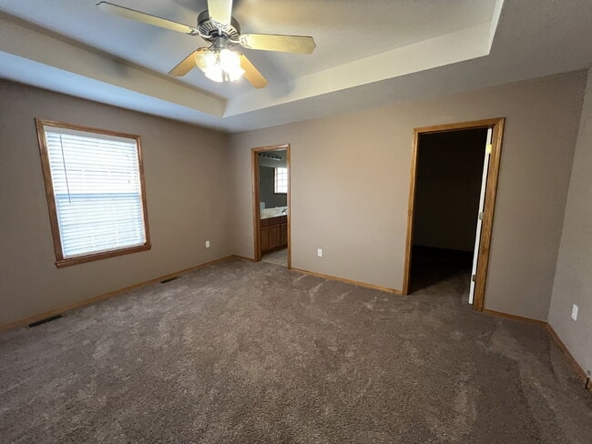 Building Photo - 3BR / 2BA  - with Fenced in backyard