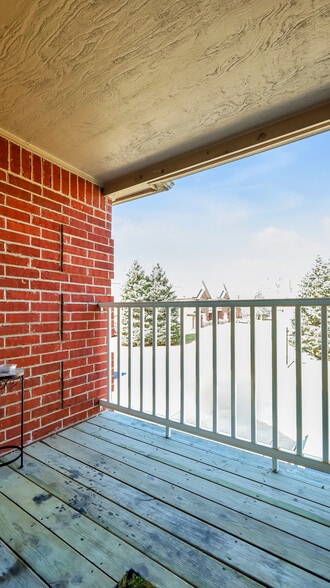 Arcadia Balcony - Stoney Park Place Apartments