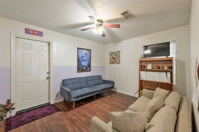 Building Photo - 3627 Thistle St