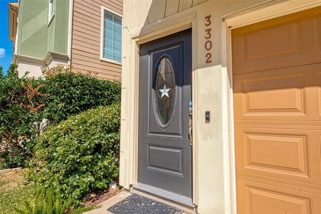 Building Photo - 3302 Clearview Cir