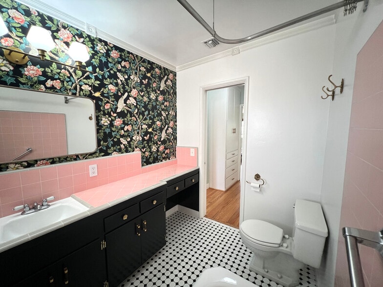 Pink tile bathroom. - 1327 N Central Ave