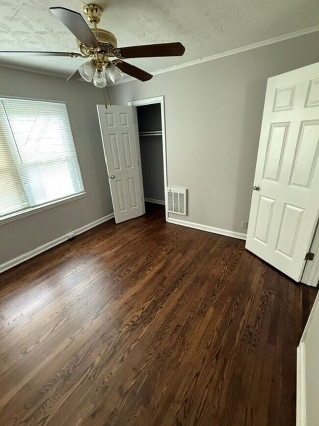 Building Photo - 203 Sunset Ct