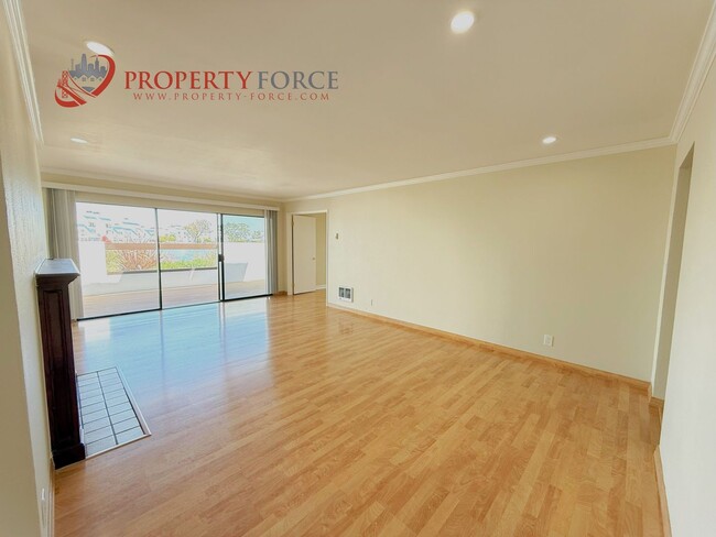 Building Photo - 870 Balboa Ln