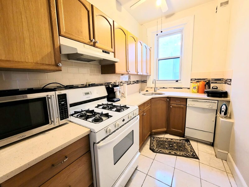 Building Photo - 1056 Beacon St