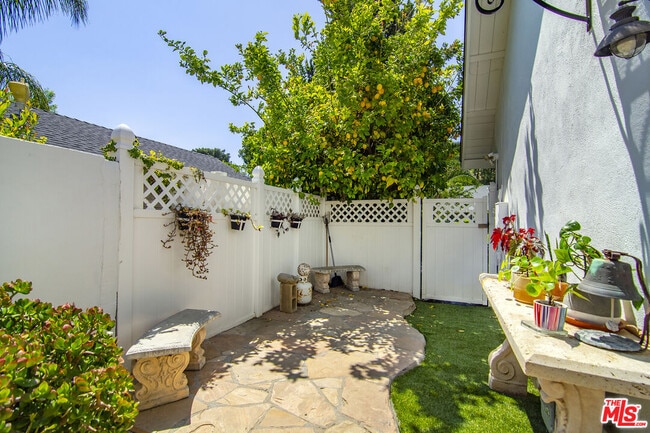 Building Photo - 5020 Dantes View Dr