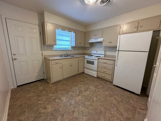 Building Photo - 1815 S Erie, Apt 1-4