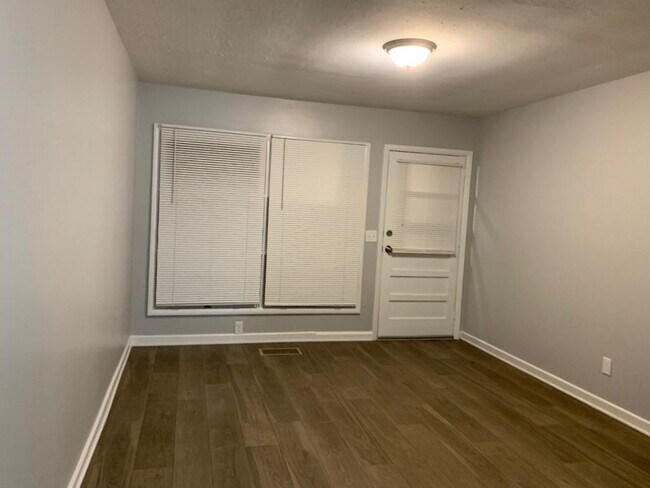 Building Photo - 324 Mays Ave