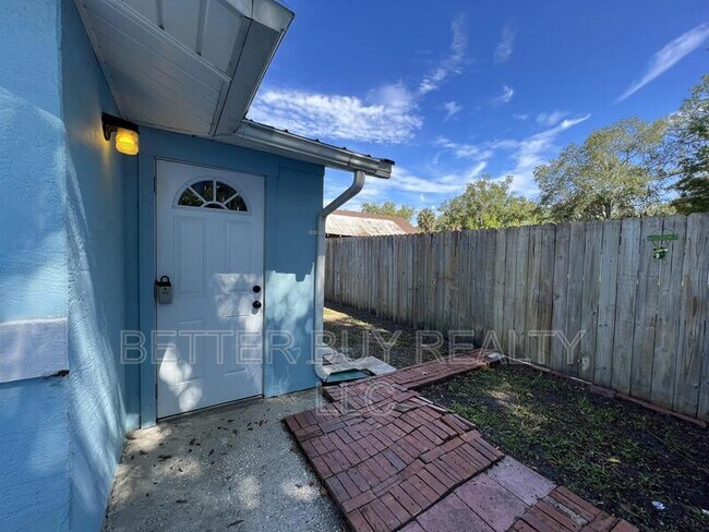 Building Photo - 300 N Church St