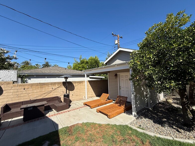 Building Photo - 632 W Palm Ave