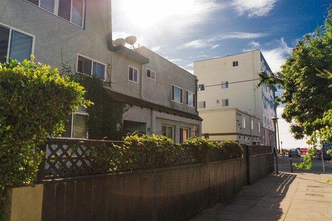 Building Photo - 14-16 Wavecrest Ave