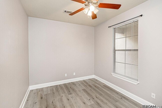 Building Photo - 809 Summer Breeze Dr