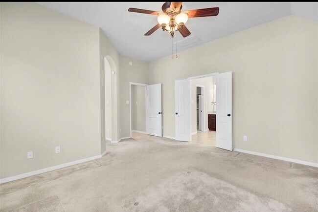 Building Photo - 2513 Golfcrest Dr