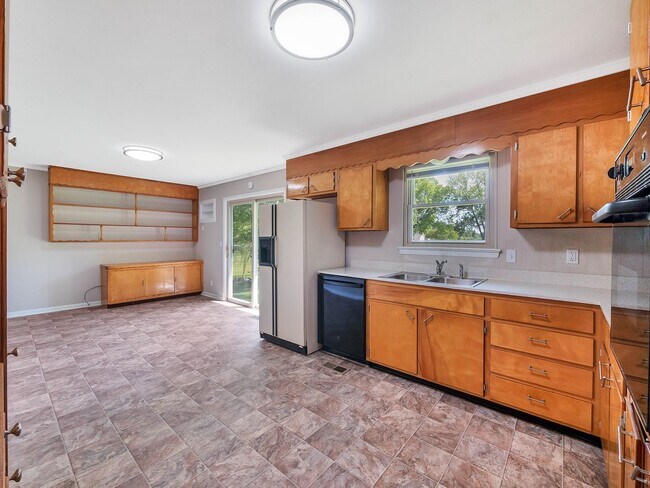 Building Photo - 3 Bedroom Home in Red Bank – Pet Friendly & Minutes to Downtown