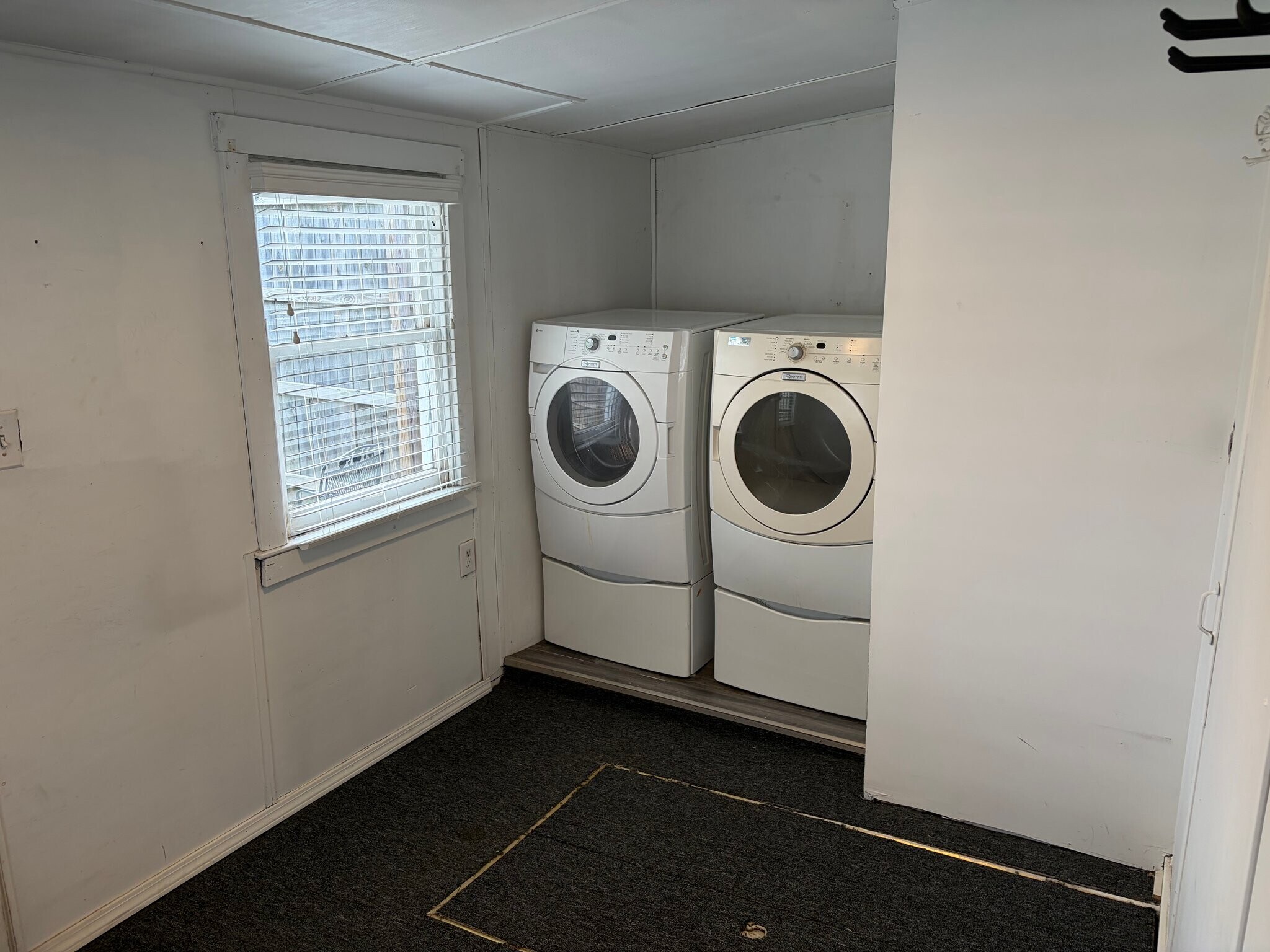 Building Photo - 423 E Brandeis Ave