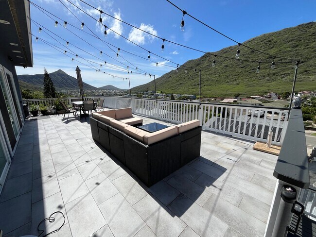 Building Photo - Beautifully fully furnished standalone 2-bedroom, 2-bathroom unit with breathtaking views!