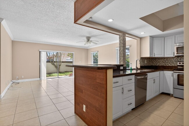 Building Photo - 1780 NE 39th Ct