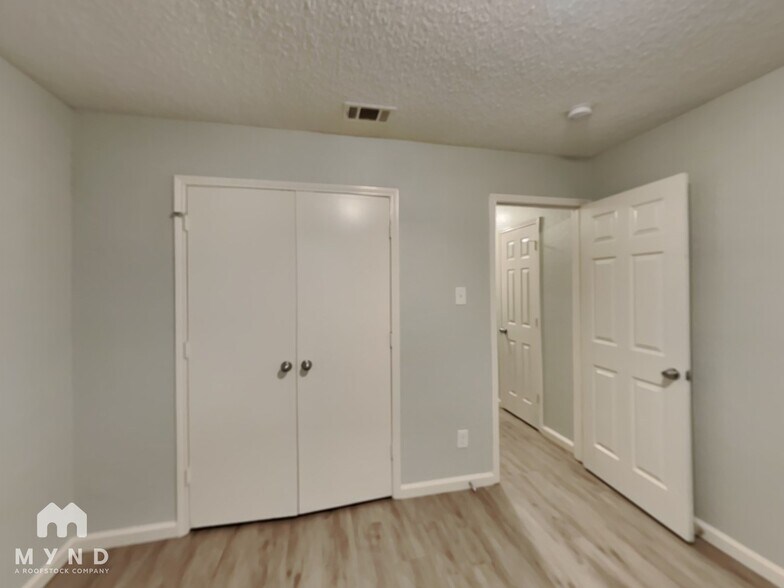 Building Photo - 5208 Rowcrop Dr