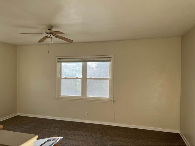 family room-new carpet - 1222 5th Ave N