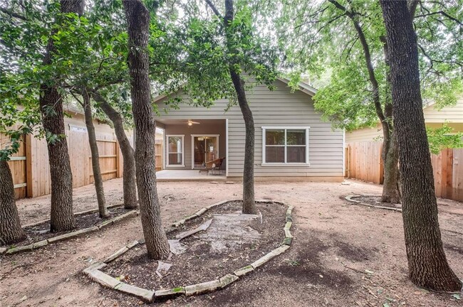 Building Photo - 2205 Independence Dr