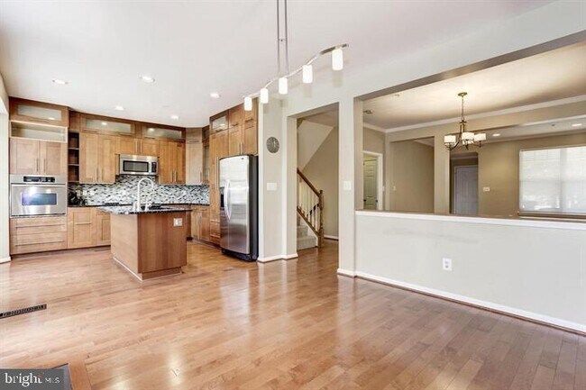 Building Photo - 4 Austringer Ct