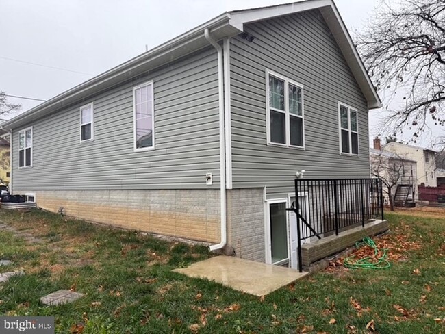 Building Photo - 6409 63rd Pl