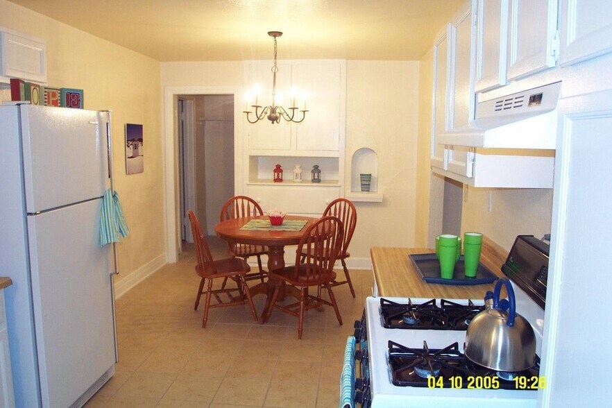 Dining room. - 24606 University Ave