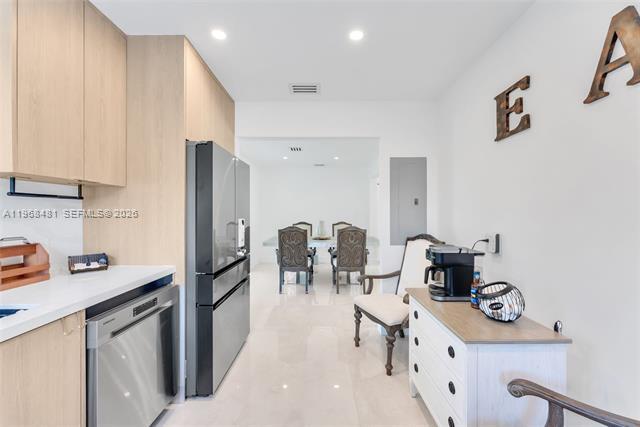 Building Photo - 231 NE 45th St