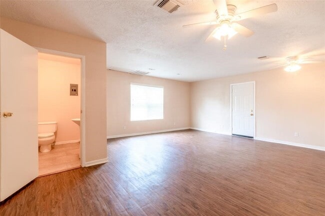 Building Photo - 2527 Colonial Ridge Dr