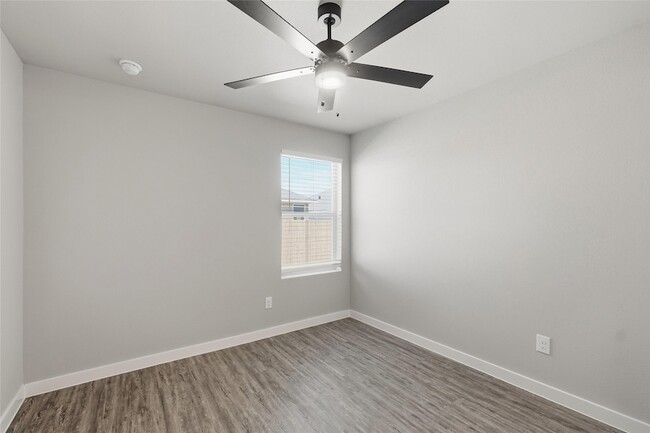 Building Photo - 2868 Glennster St